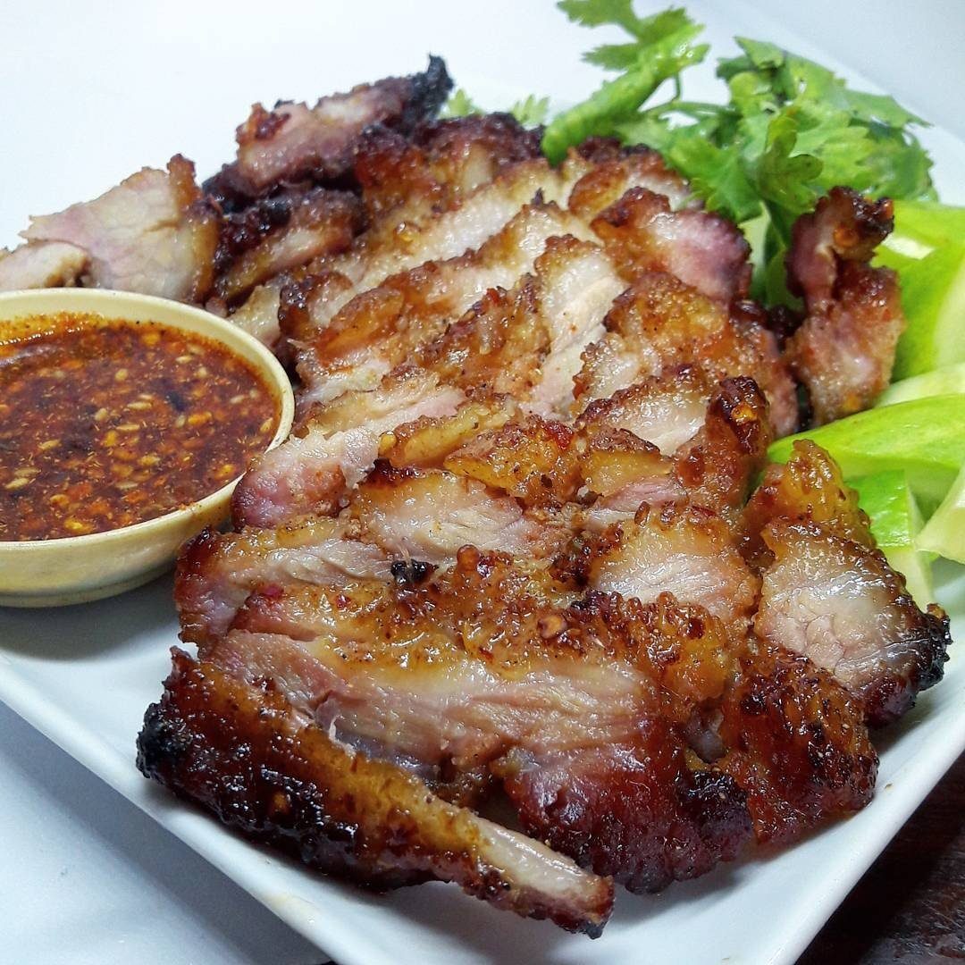 Grilled pork with dipping sauce